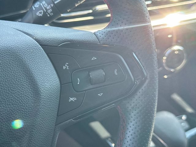 Used 2025 Chevrolet Trax RS w/ Driver Confidence Package FWD image 28