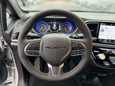 New 2026 Chrysler Pacifica Select FWD image 19