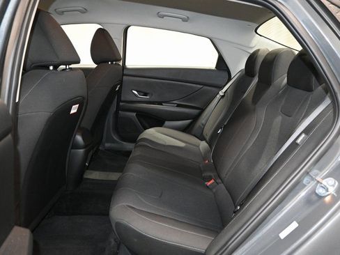 Used 2025 Hyundai Elantra SE image 11