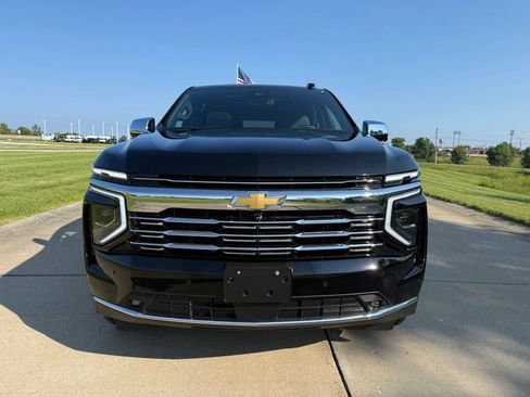 Used 2026 Chevrolet Suburban Premier w/ Sun And Tow Package AWD/4WD image 11