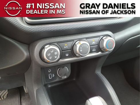 Certified 2025 Nissan Kicks Play S image 17