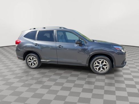 Used 2022 Subaru Forester Premium AWD/4WD image 9