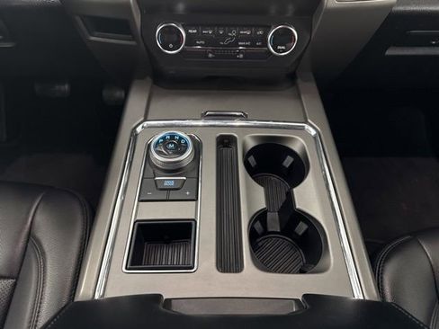 Used 2021 Ford Expedition XLT image 16