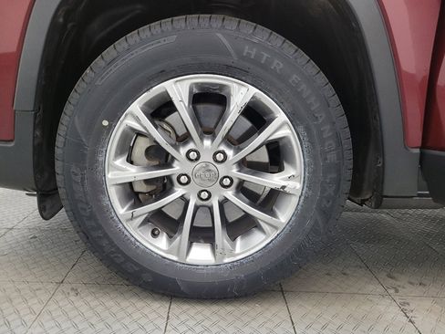 Used 2019 Jeep Cherokee Latitude Plus w/ Cold Weather Group image 31