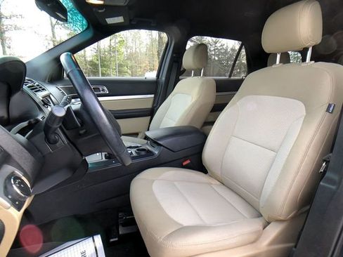 Used 2016 Ford Explorer XLT w/ Equipment Group 201A image 11