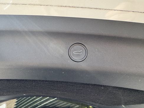 Used 2022 Tesla Model Y Long Range image 35