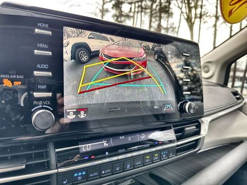 Used 2021 Toyota Sienna Limited image 25