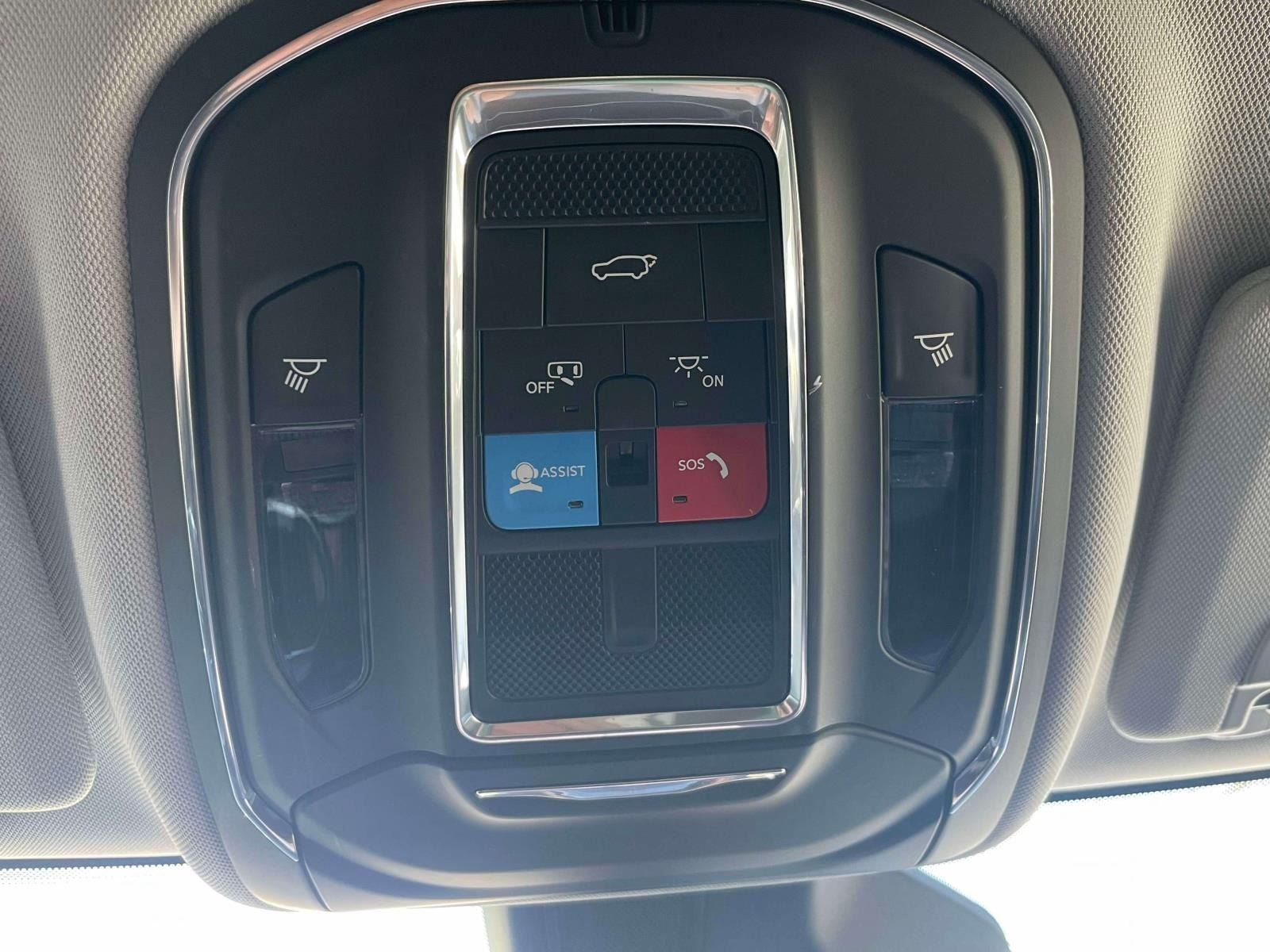 Used 2023 Jeep Grand Cherokee Limited AWD/4WD image 31