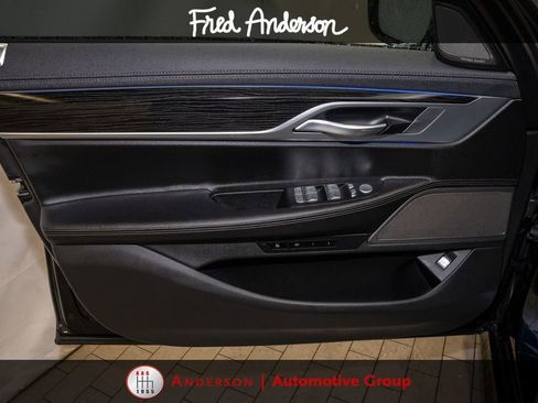 Used 2019 BMW 740i w/ M Sport Package RWD image 13