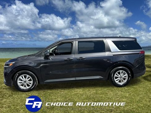 Used 2024 Kia Carnival LX image 3