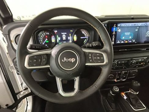 Used 2024 Jeep Wrangler Unlimited Sahara AWD/4WD image 14