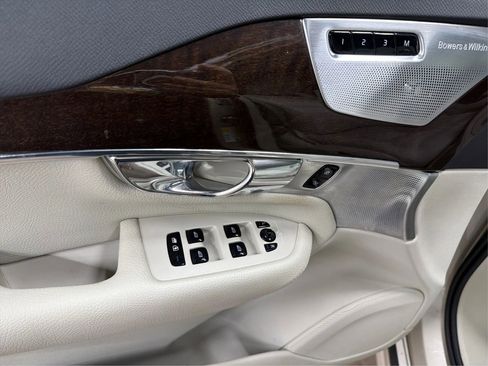 Used 2016 Volvo XC90 T6 Momentum w/ Momentum Plus Package image 32