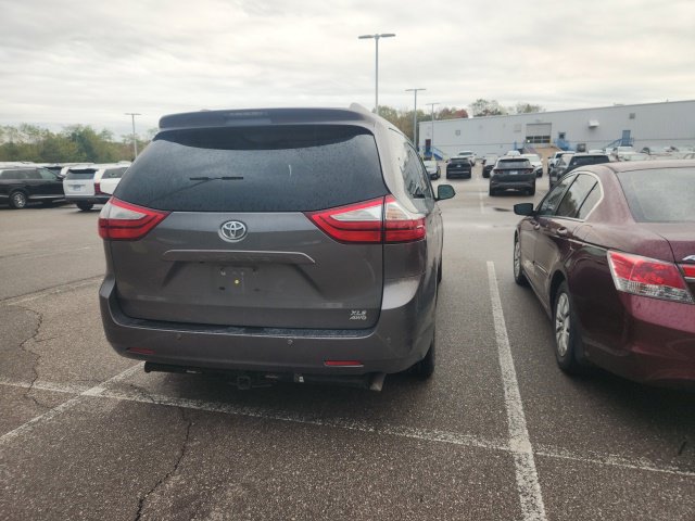 Used 2017 Toyota Sienna XLE AWD/4WD image 7