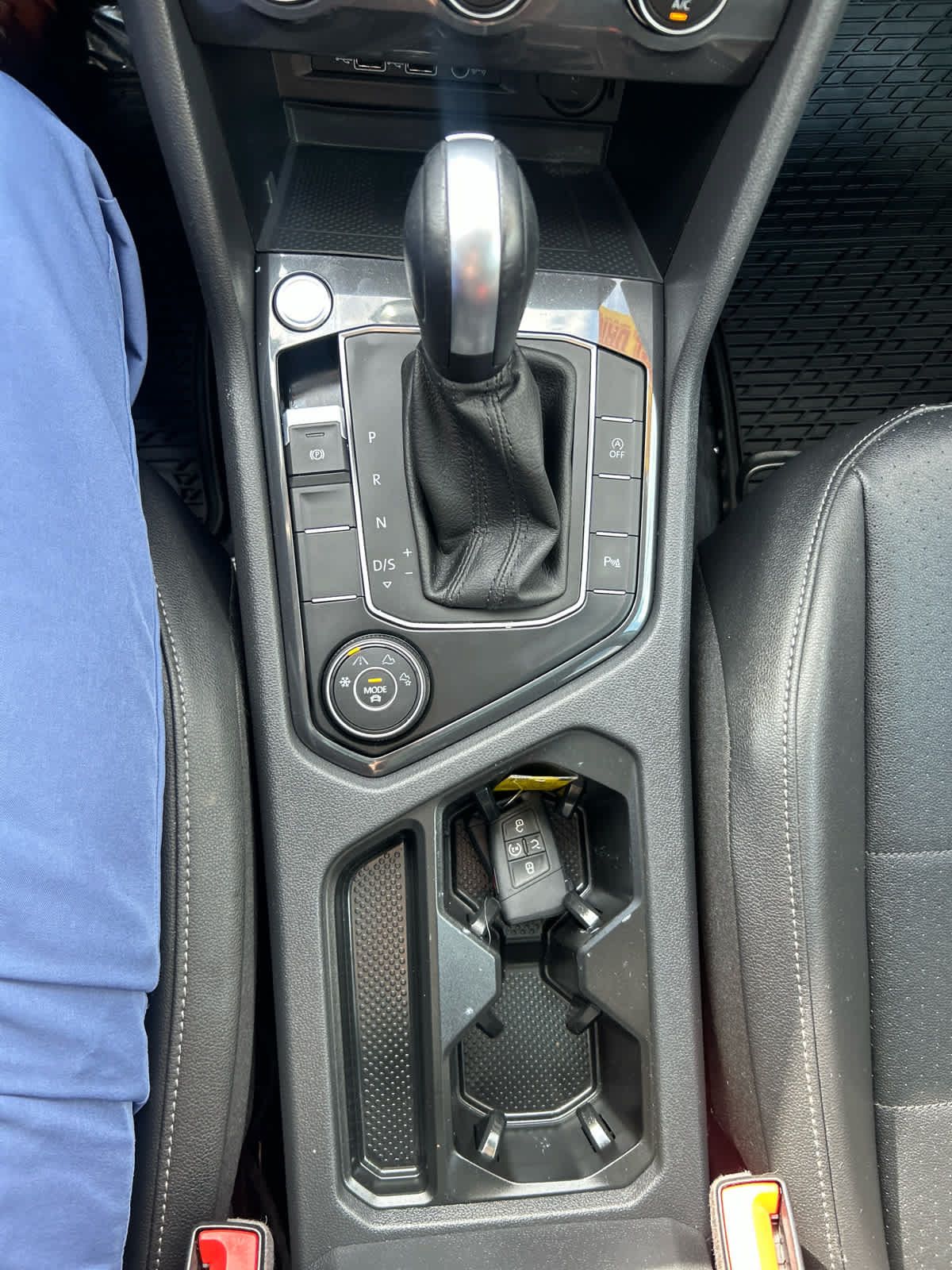 Used 2020 Volkswagen Tiguan SEL AWD/4WD image 19