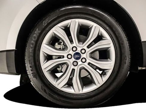 Used 2019 Ford Edge Titanium image 9