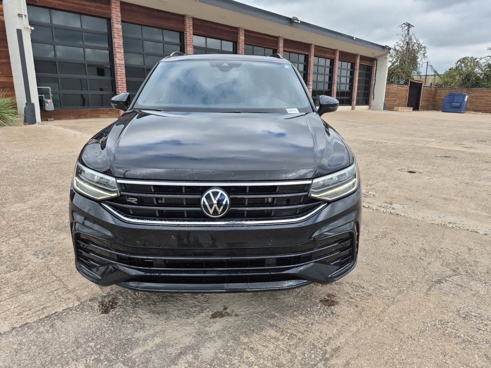 Used 2024 Volkswagen Tiguan SE R-Line FWD image 2