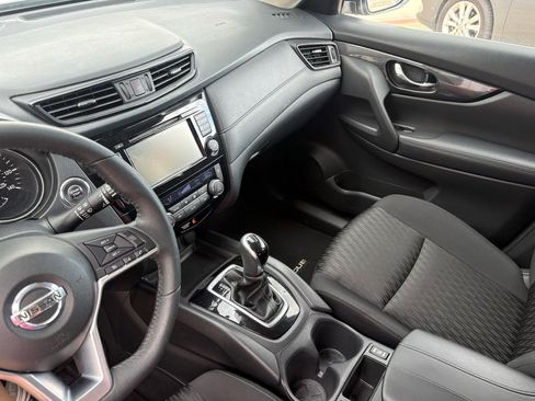 Used 2020 Nissan Rogue SV FWD image 14