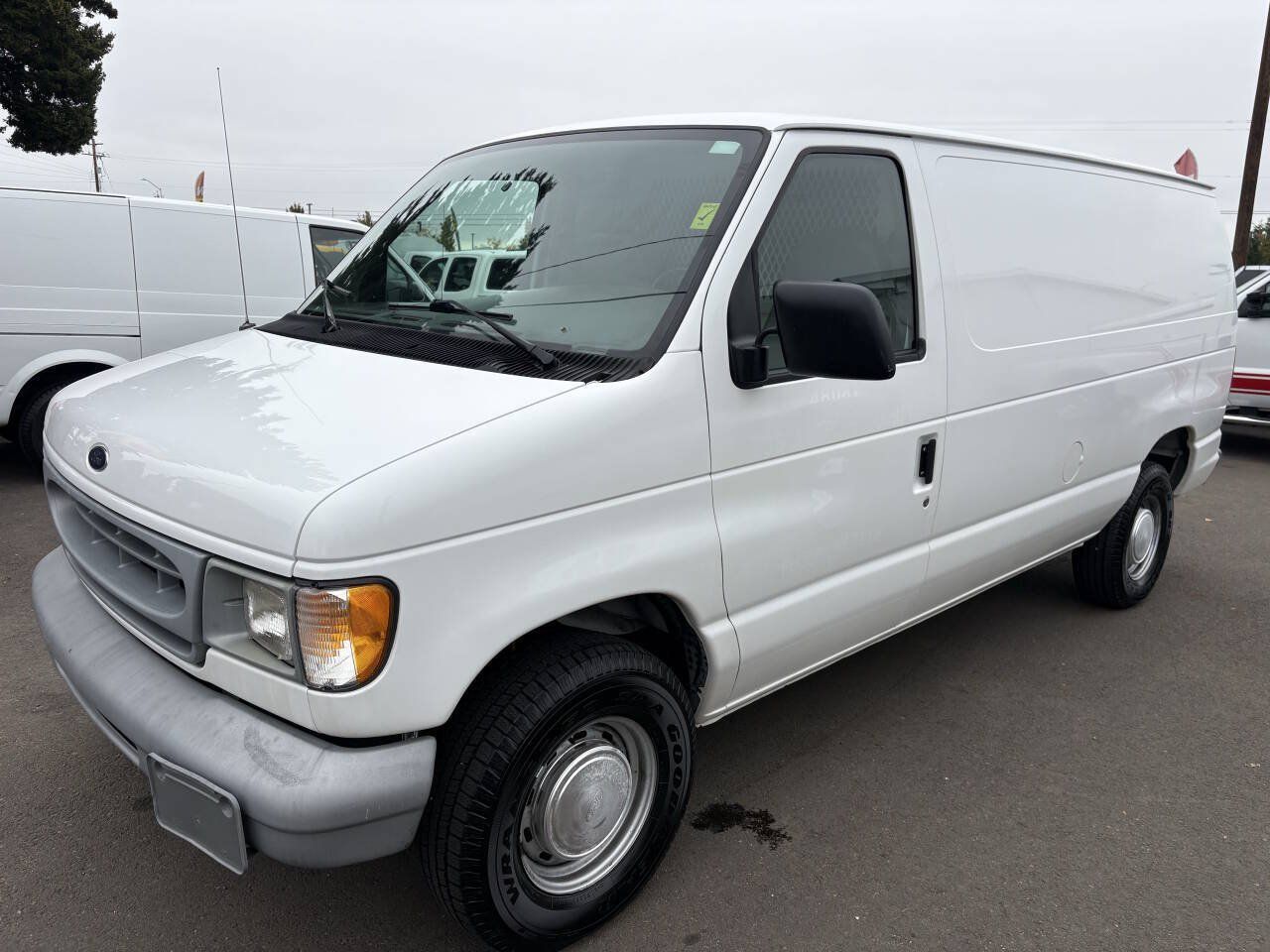 Used 1999 Ford E-150 and Econoline 150 RWD image 6