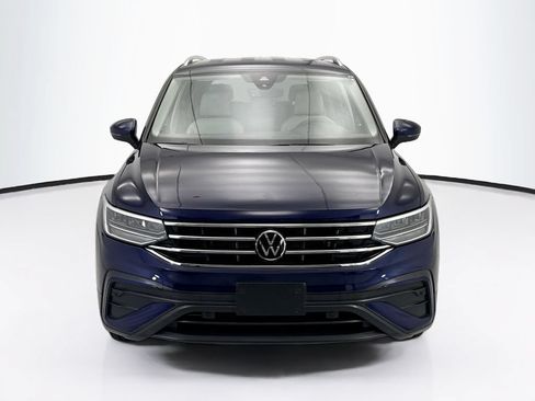 Used 2023 Volkswagen Tiguan SE FWD image 2