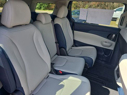 New 2026 Kia Carnival EX FWD image 11