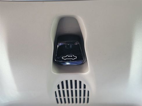 Used 2022 Volvo S60 B5 Momentum image 32