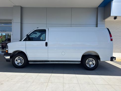 Used 2025 Chevrolet Express 2500 w/ Driver Convenience Package RWD image 3