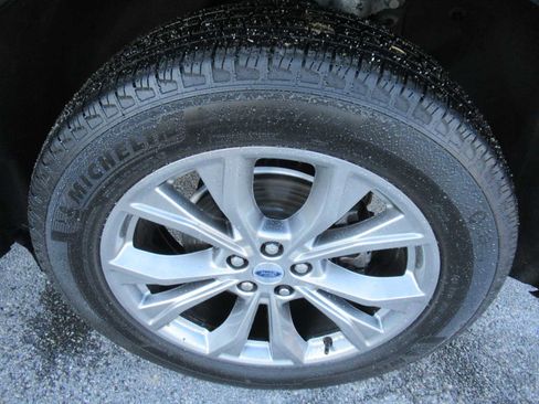 Used 2023 Ford Explorer XLT w/ Equipment Group 202A image 9