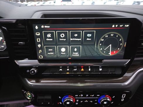 Used 2025 GMC Sierra 1500 Elevation image 21