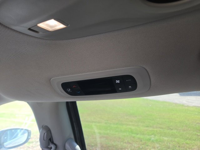 Used 2022 Chrysler Pacifica Touring-L FWD image 9