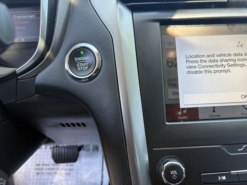 Used 2019 Ford Fusion SE FWD image 29