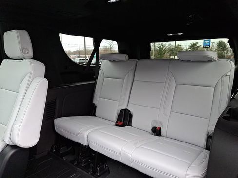 New 2026 Chevrolet Suburban Premier w/ Sun And Tow Package AWD/4WD image 7