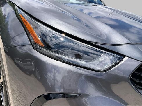 Used 2023 Toyota Highlander XSE FWD image 28
