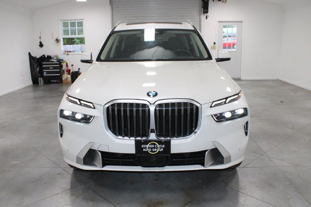 Used 2025 BMW X7 xDrive40i AWD/4WD image 3