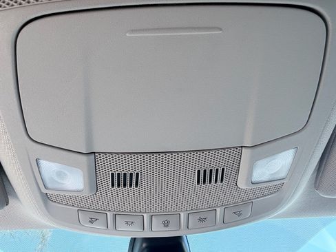 Used 2019 Ford Fusion SE FWD image 17