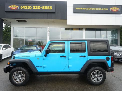 Used 2018 Jeep Wrangler Unlimited Rubicon w/ Connectivity Group image 2