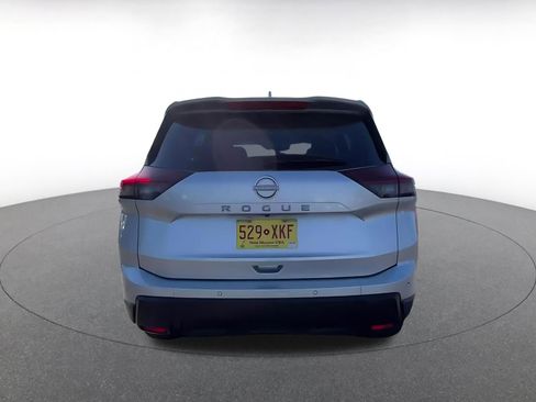 Used 2025 Nissan Rogue SV FWD image 12