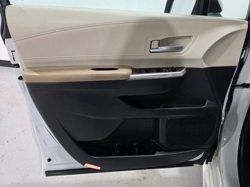 Used 2021 Toyota Sienna Limited image 17