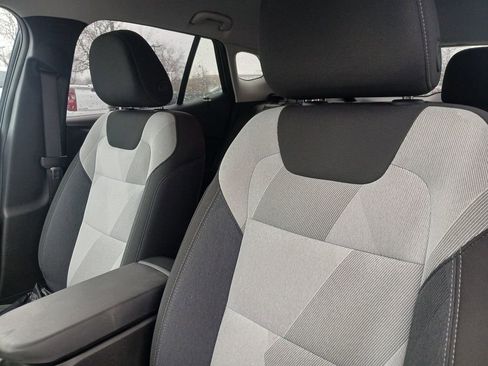 Used 2025 Chevrolet Trax LS w/ LS Convenience Package image 12