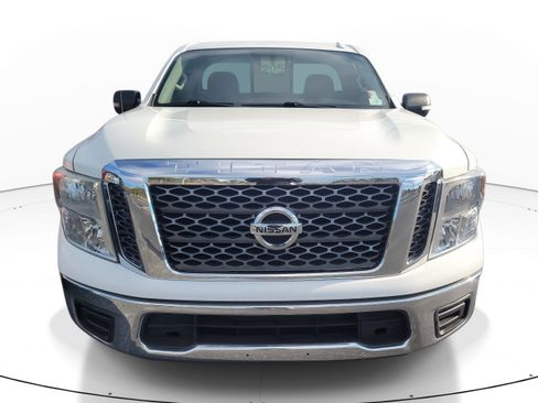 Used 2017 Nissan Titan SV image 2