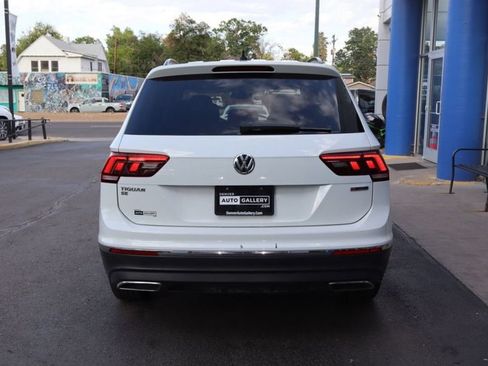 Used 2021 Volkswagen Tiguan SE w/ 3rd Row Seat Package AWD/4WD image 4