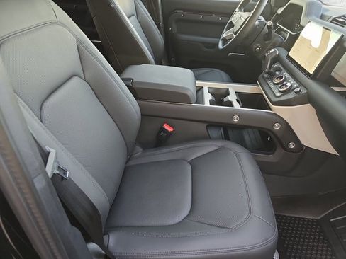 Used 2025 Land Rover Defender 110 S image 10