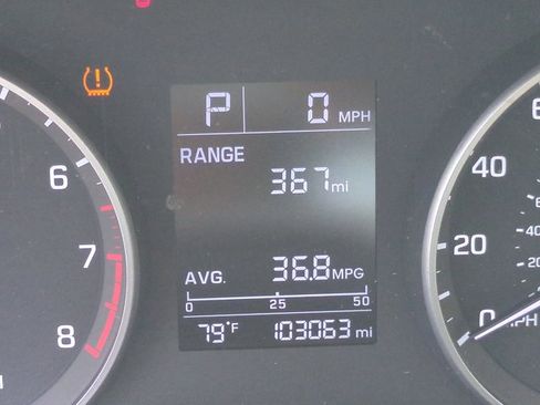 Used 2017 Hyundai Elantra SE image 10