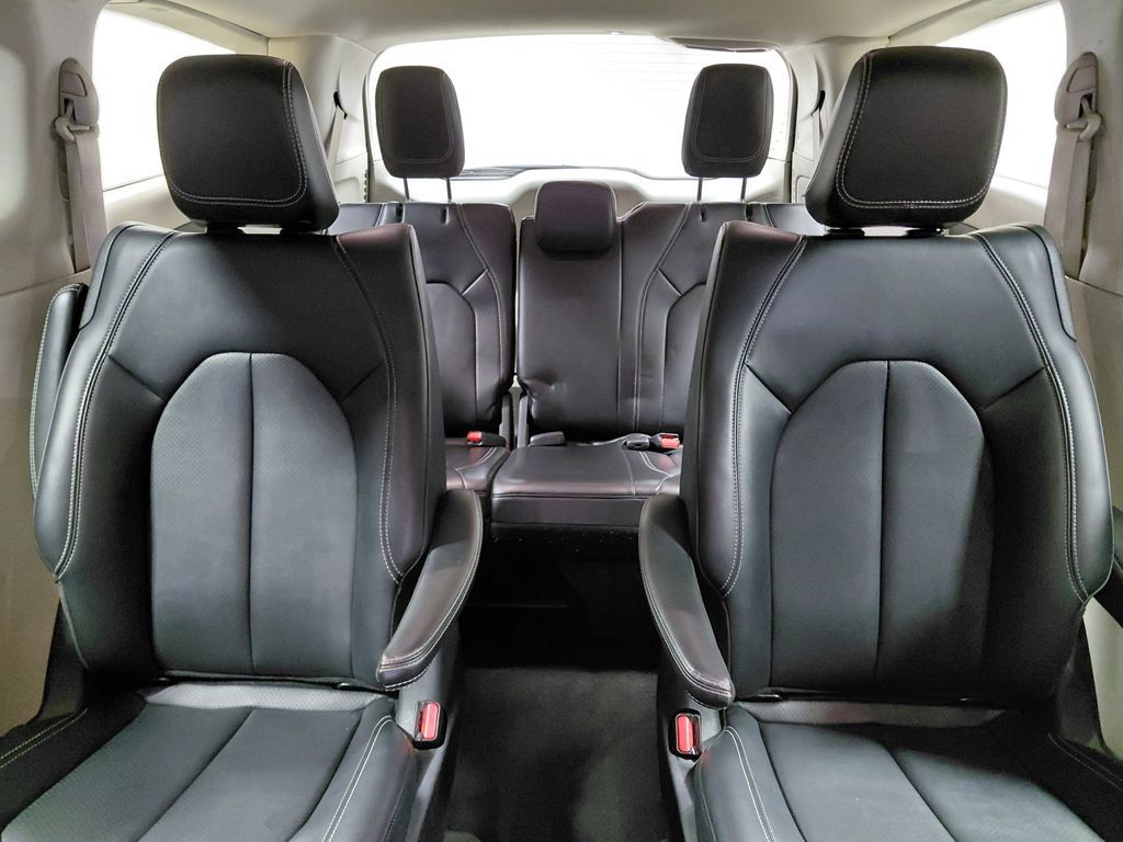 Certified 2024 Chrysler Pacifica Limited FWD image 20