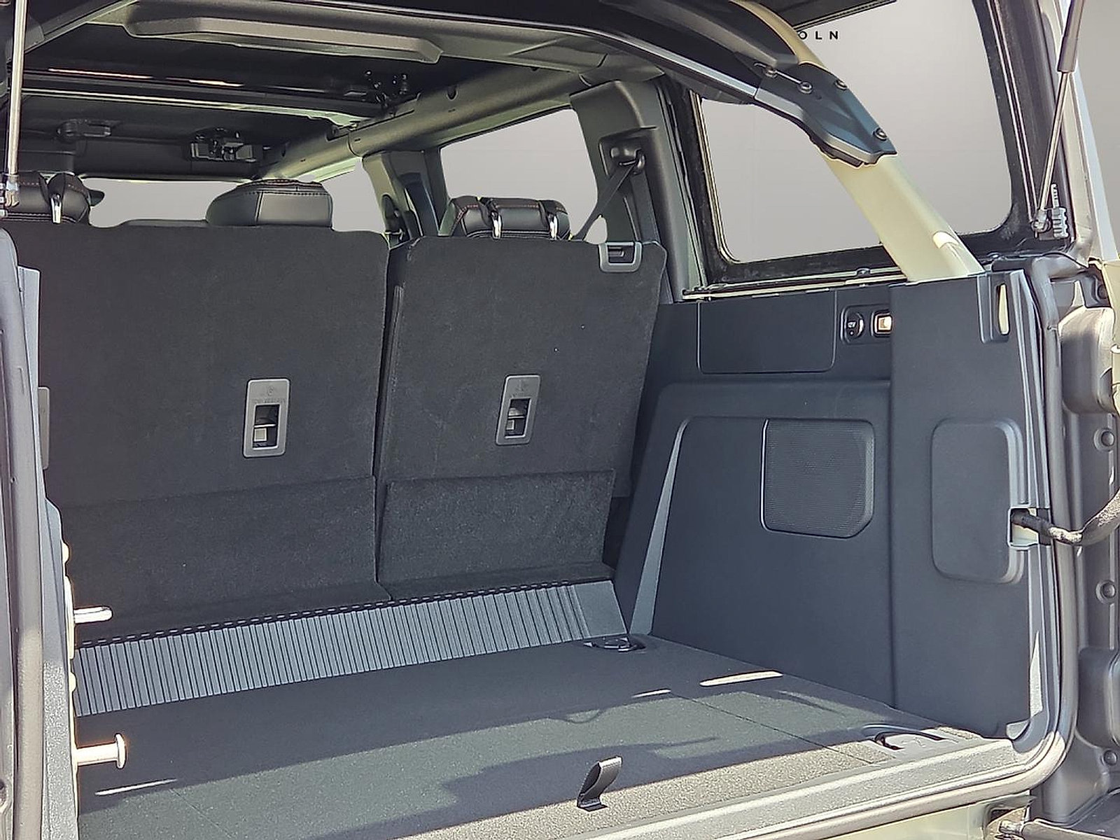 New 2026 Ford Bronco Raptor w/ Interior Carbon Fiber Pack AWD/4WD image 9