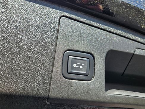 Used 2022 Cadillac XT4 Luxury w/ Driver Awareness Package image 29