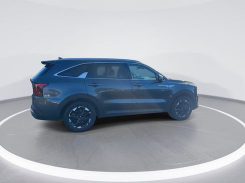 Used 2024 Kia Sorento S image 10