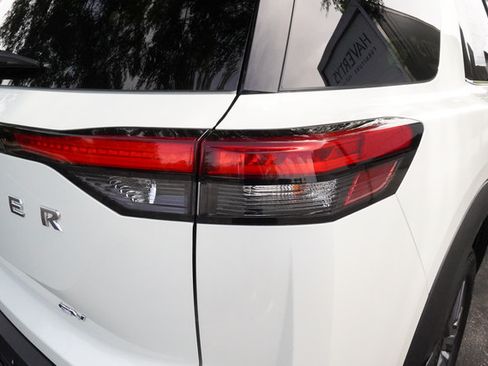 Used 2024 Nissan Pathfinder SV FWD image 29