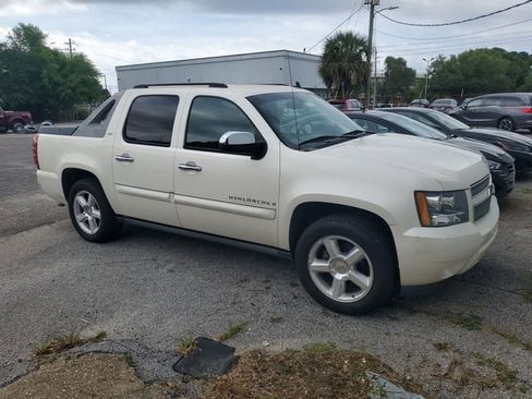 Used 2008 Chevrolet Avalanche LTZ w/ LTZ Preferred Equipment Group AWD/4WD image 5