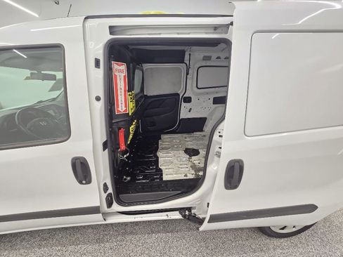 Used 2018 RAM ProMaster City Tradesman SLT image 14