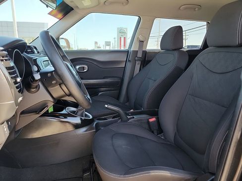 Used 2019 Kia Soul FWD image 19